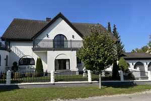 fast 450 m² Nfl. - Zweifamilienhaus in sonniger Siedlungslage – Kelheim (Kreis) – Vorschaubild 1