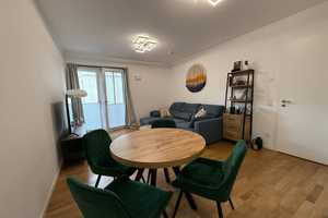 Stilvolle 2-Raum-Wohnung mit Einbauküche in Berlin Friedrichshain – Berlin – Vorschaubild 1