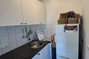(28.07.-25.08) Zeitweise Untermiete - Voll möblierte 1,5-Zimmer-Wohnung mit Balkon 