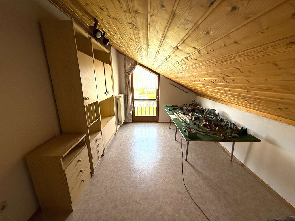 Immobilie in Vilshofen an der Donau - Einfamilienhaus mit Einliegerwohnung und großem Garten - Bild 2