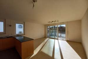 Großzügige OG-Wohnung mit Balkon!