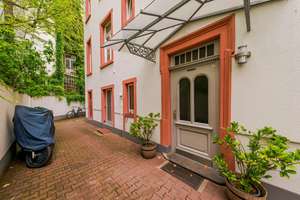 Frankfurt-Westend: Stilvolle 4-Zimmer-Belle-Etage mit Loggia und großem Potenzial – 60322 Westend-Nord, Frankfurt am Main – Vorschaubild 2