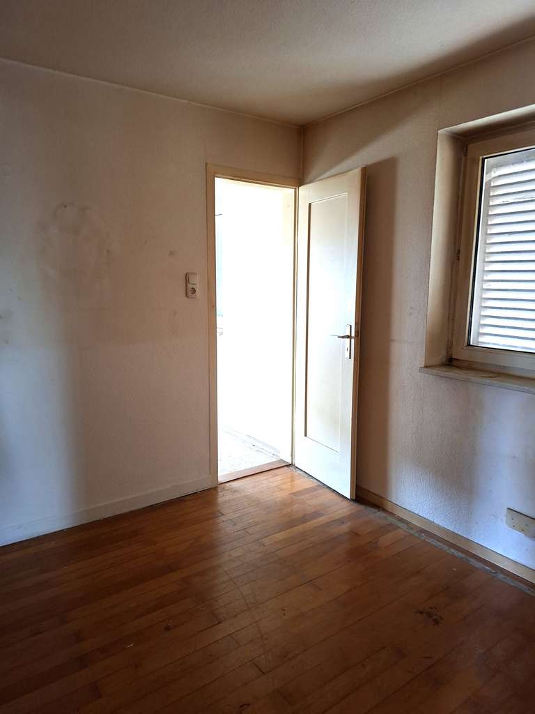 Immobilie in Oberkochen - Einfamilienhaus mit viel Potenzial zur individuellen Gestaltung in attraktiver Wohnlage - Bild 4