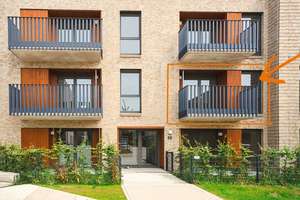 Vermietete Kapitalanlage in Bothfeld: 2-Zi-Eigentumswohnung mit Balkon, KfW-55, PV-Anlage