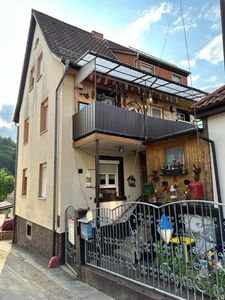 Marko Winter Immobilien -Neckargerach: Gemütliches Zuhause im Neckartal mit Entwicklungspotenzial