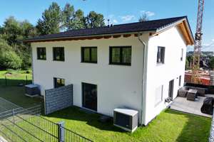 Exklusive und moderne KfW 55 Doppelhaushälften in der Nähe vom Zentrum - BEREITS IM BAU!! – Ludwig-Kaiser-Weg 5a, 94469 Deggendorf – Vorschaubild 2