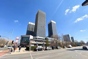Einzigartiger Klassiker mit Panoramablick: Sonnige Eckwohnung im sanierten Denkmal-Tower