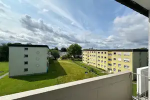 Geräumige 3-Zi.-Wohnung mit Balkon! – Theodor-Heuss-Ring 114, 51377 Leverkusen – Vorschaubild 1