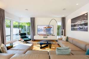Luxuriöse Familienresidenz mit Lift, Tiefgarage, Fitnessbereich und Wärmepumpe – Die vollständige Adresse der Immobilie erhältst du vom Anbieter., 81925 Oberföhring, München – Vorschaubild 4