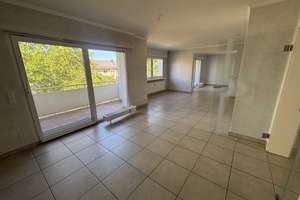 myHome-Immobilien / TRAUM 4 Zi-Wohnung + 2 Balkone, EBK, riesiges Wohnzimmer + Waldrandlage + Garage – Schlesierweg 5, 63150 Heusenstamm – Vorschaubild 2