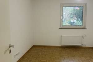 Frisch sanierte 3-Zimmer-Wohnung mit EBK,  Balkon im grünem Innenhof in der List  – Tannenbergallee 5, 30163 List, Hannover – Vorschaubild 3