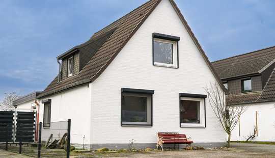 Bild von Ihr Familienglück wartet: Gemütliches Haus mit Traumgarten