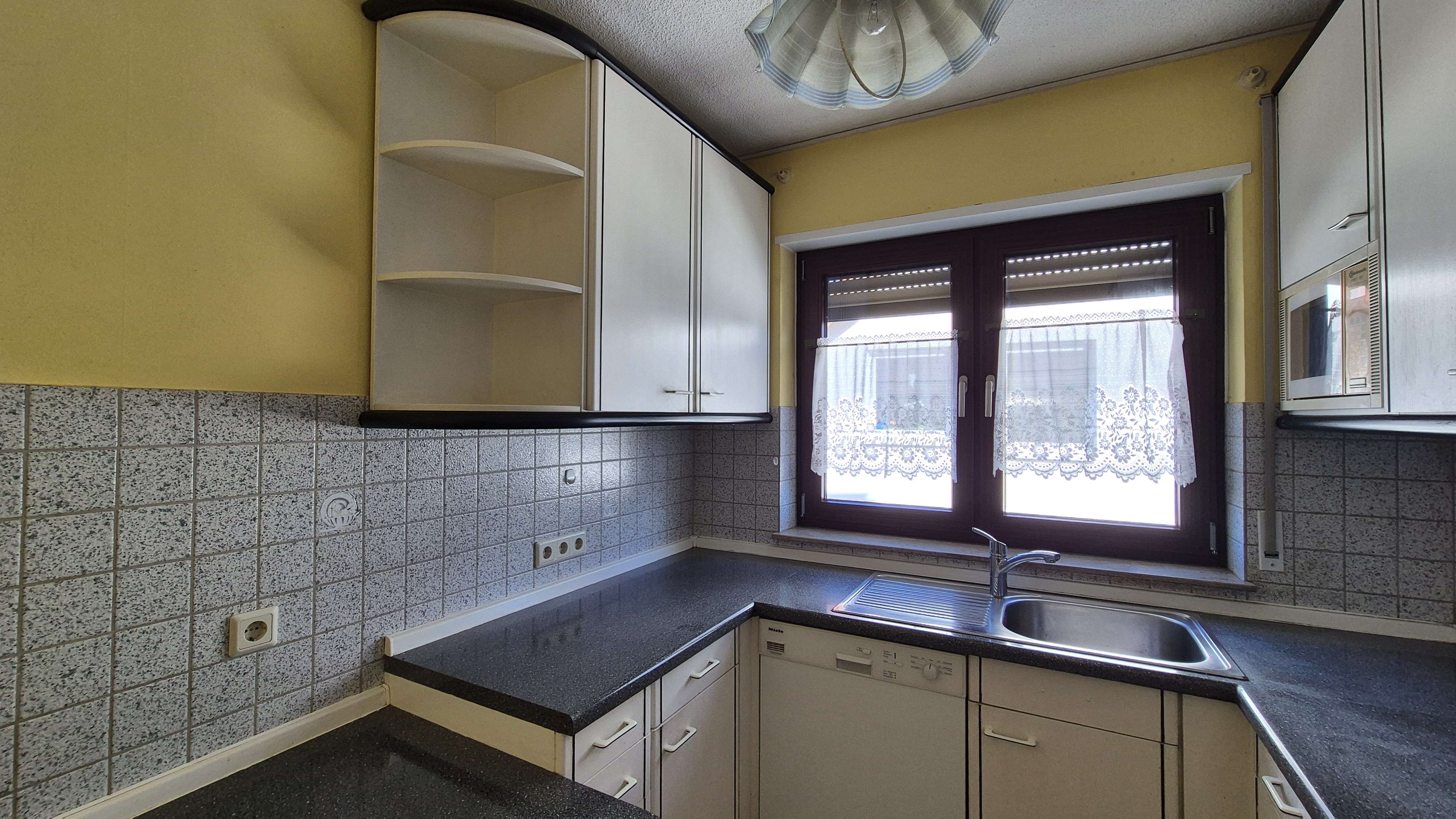 Immobilie in Lingenfeld - Sehr gepflegte 3-Zimmer-Wohnung mit Garage in ruhiger Wohnlage - Bild 3