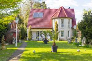 Modernes Einfamilienhaus mit parkähnlichem Garten in Lichterfelde