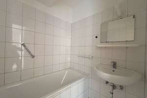 Geräumige 2-Zimmer-Dachgeschoss-Wohnung im Herzen von
Aachen – Die vollständige Adresse der Immobilie erhältst du vom Anbieter., 52066 Frankenberg, Aachen – Vorschaubild 7