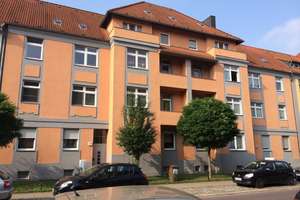 Zur Angebotsübersicht helle 3-Zimmer-Wohnung mit Balkon in guter Lage ruhig und grün