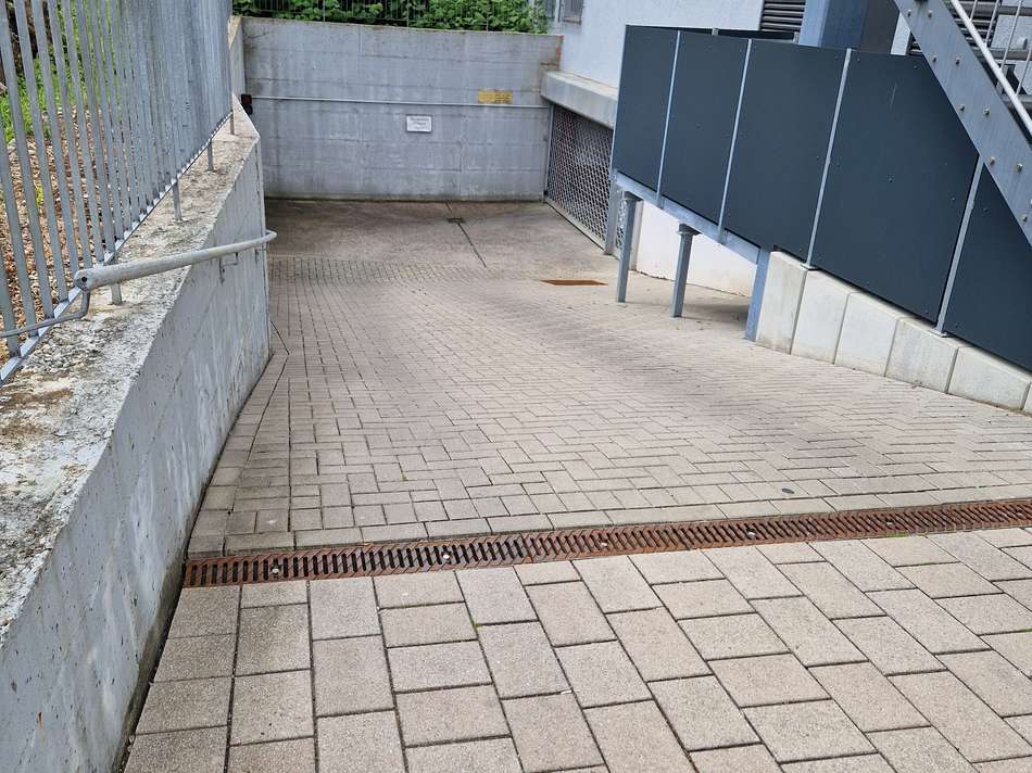Tiefgaragen einfahrt