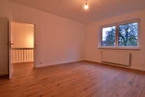 Geschmackvolle 4-Raum-Doppelhaushälfte mit EBK in Hamburg Volksdorf – Farmsener Landstraße 53a, 22359 Hamburg – Vorschaubild 5