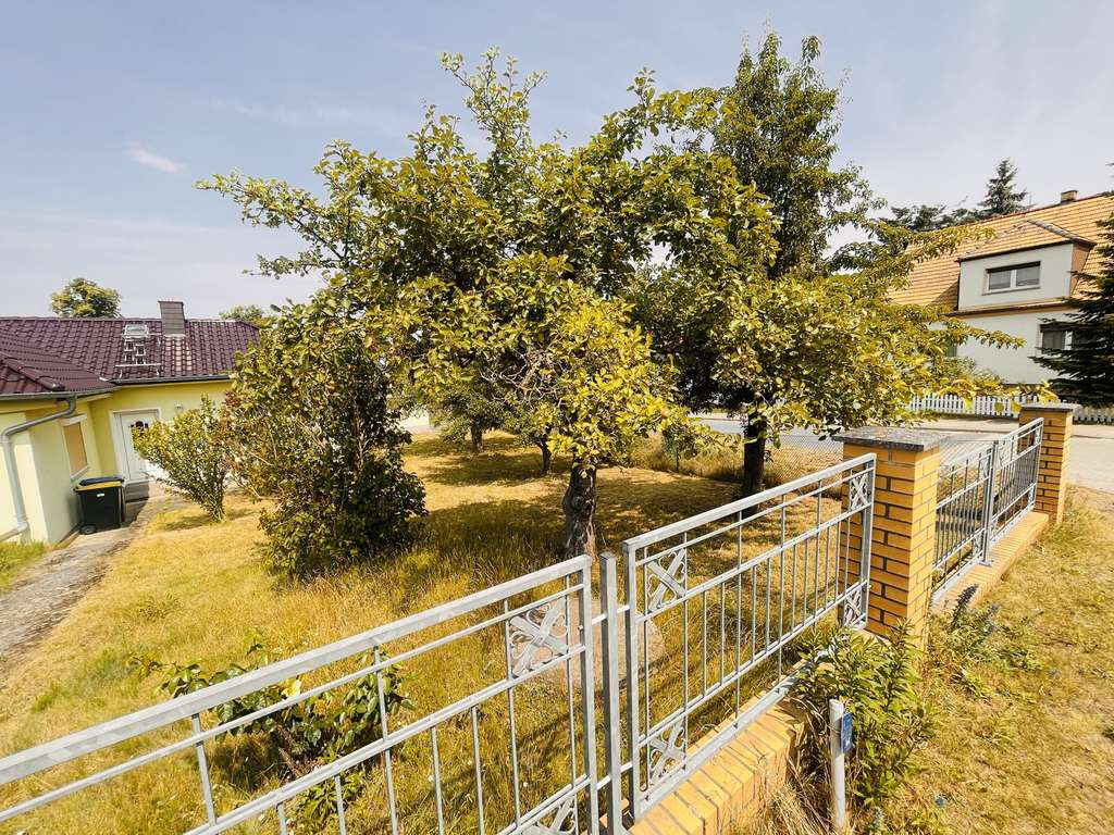 Immobilie in Zehdenick - Zehdenick: Handwerkerobjekt mit 697?m²  GST inkl. Garten, Garage & Schuppen - nur 1,3?km zum Bahnhof - Bild 1