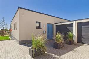 BUNGALOW MIT EXTRA GRUNDSTÜCK. MEHR RUHE. MEHR FREIRAUM. – HAUS 77