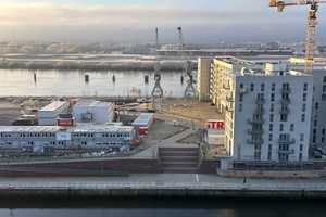 Hafencity: Erstbezug, Traumblick auf Elphi und Elbe, Einbauküche, Schrank Ankleide, Unterschrank Bad – Lucy-Borchardt-Straße 4, 20457 Hamburg – Vorschaubild 3