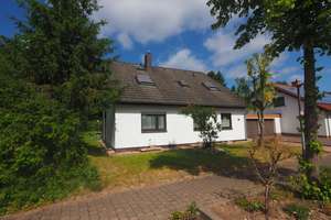 SCHÖNES ZWEIFAMILIENHAUS MIT GARAGE IM BERLINER WOHNPARK – Die vollständige Adresse der Immobilie erhältst du vom Anbieter., 66424 Homburg – Vorschaubild 1
