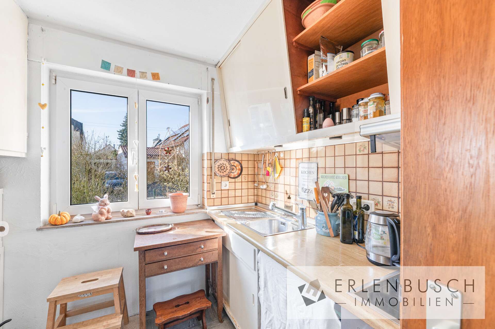 Immobilie in Kaisersbach - Großzügiges Zweifamilienhaus mit weitläufigem Grundstück und Entwicklungspotenzial - Bild 2