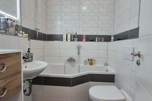 Hochwertig & modern! Etagenwohnung mit EBK, Balkon, AR... u. fast perfekten Grundriss!