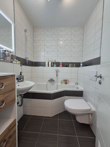 Hochwertig & modern! Etagenwohnung mit EBK, Balkon, AR... u. fast perfekten Grundriss!