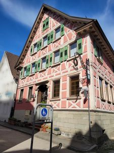 Mehrfamilienhaus mit Traditionsgaststätte