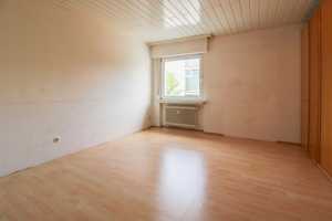 Attraktives Mehrfamilienhaus mit 3 Einheiten – 2 leerstehend, 1 vermietet – mit Garten & 2 Garagen – Rhein-Erft-Kreis – Vorschaubild 12