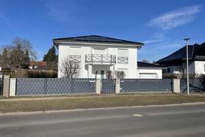 Exklusives, klimatisiertes Einfamilienhaus mit Sauna, Pool und Garten