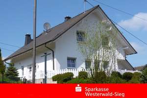 Einziehen und Wohlfühlen - Einfamilienhaus mit tollem Weitblick  – Die vollständige Adresse der Immobilie erhältst du vom Anbieter., 57567 Daaden – Vorschaubild 1