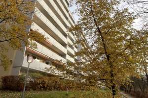 Lichtdurchflutete 3 Zimmerwohnung - von Privat - frei – Friedrich-Engels-Bogen 10, 81735 Neuperlach, München – Vorschaubild 1