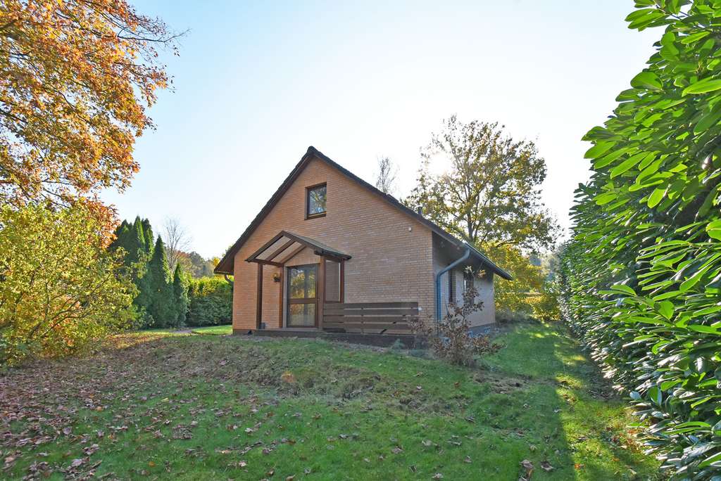 Immobilie in Wohltorf - Ideal für Paare und kleine Familien: Teilrenoviertes Einfamilienhaus mit 4 Zimmern und Vollkeller - Bild 1