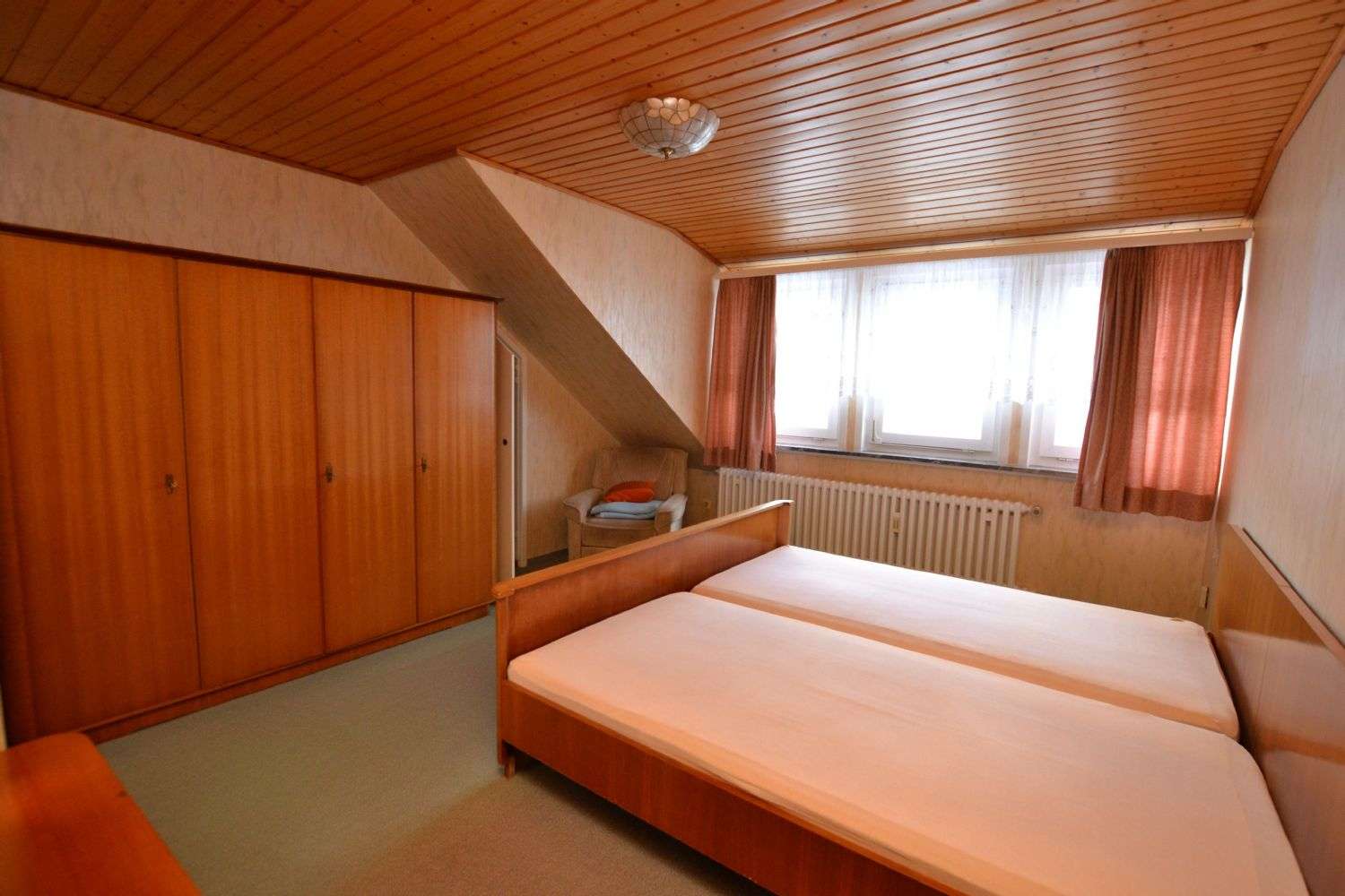 Immobilie in Eschershausen - Zweifamilienhaus in 37632 Eschershausen mit Möglichkeit zur Mischnutzung Wohnen/Büro/Praxis! - Bild 4