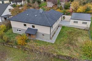 Traumlage! Teilrenovierter Bungalow mit Doppelgarage, separater ELW und großem Garten – Die vollständige Adresse der Immobilie erhältst du vom Anbieter., 91077 Neunkirchen am Brand – Vorschaubild 3