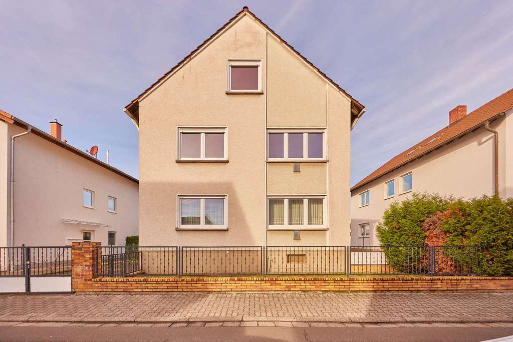 Immobilie in Schifferstadt - Charmantes Dreifamilienhaus mit Garten– Vielseitig nutzbar für Eigennutzer, Kapitalanleger - Bild 1