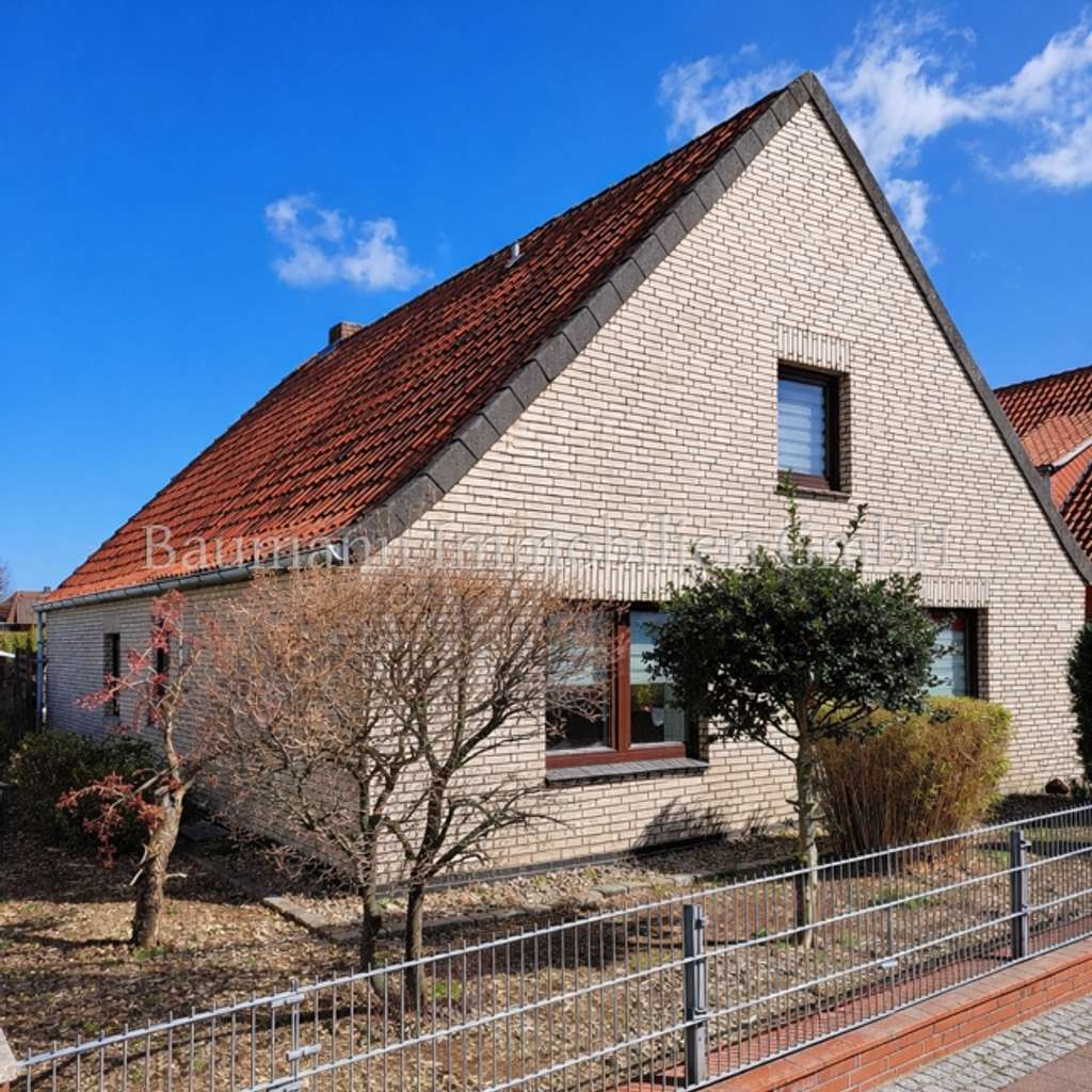 Immobilie in Hemmoor - Seltene Gelegenheit! EFH mit großem Garten & Entwicklungspotenzial in Hemmoor – ohne Provision! - Bild 1