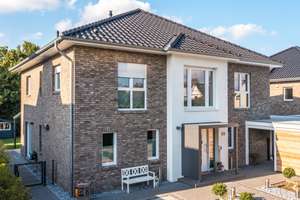 Neubau einer hochwertigen Stadtvilla im Eff. 40-Standard auf großem ruhigem Grundstück