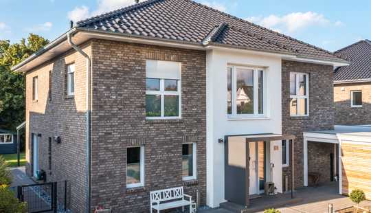 Bild von Neubau einer hochwertigen Stadtvilla im Eff. 40-Standard auf großem ruhigem Grundstück