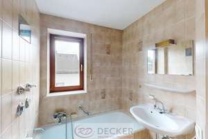 Licht. Raum. Südbalkon. 2 Zimmer DG Wohnung mit Einbauküche ++Decker Immobilien++ – Die vollständige Adresse der Immobilie erhältst du vom Anbieter., 84478 Waldkraiburg – Vorschaubild 5