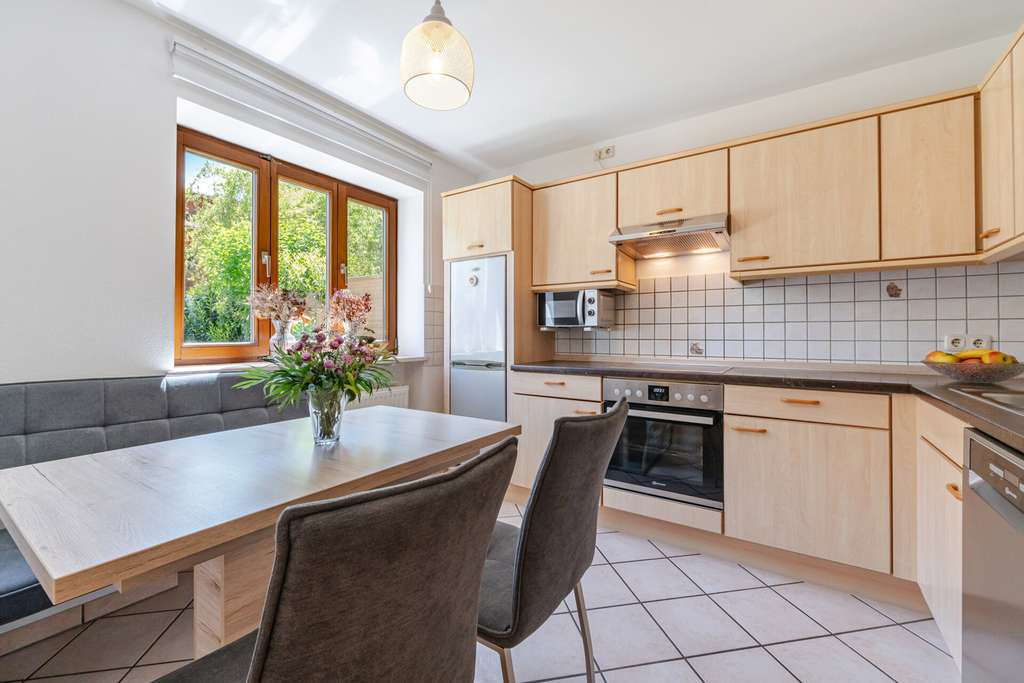 Immobilie in Hausham - Ein Steinwurf zum Schliersee - ruhige & gepflegte 3-Zimmer Erdgeschosswohnung mit sonnigem Garten - Bild 2