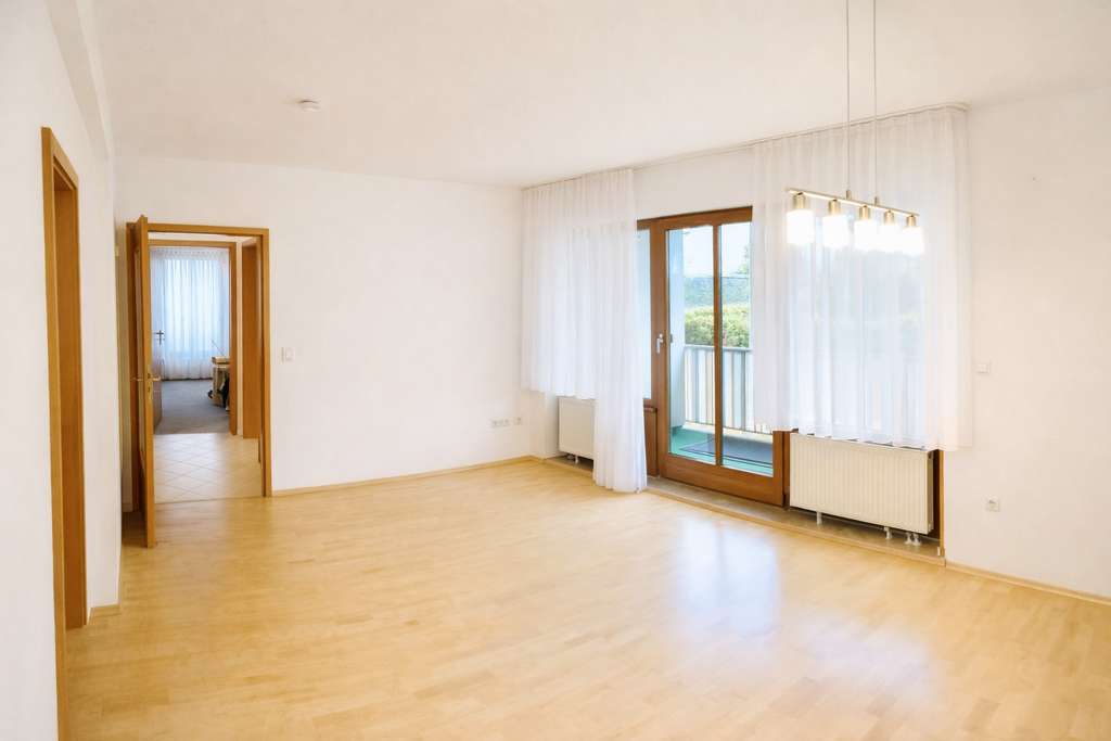 Immobilie in Albertshofen - Vermietete 3-Zimmer-Wohnung (76 m²) mit Balkon & Stellplatz – EG / solide Kapitalanlage - Bild 2