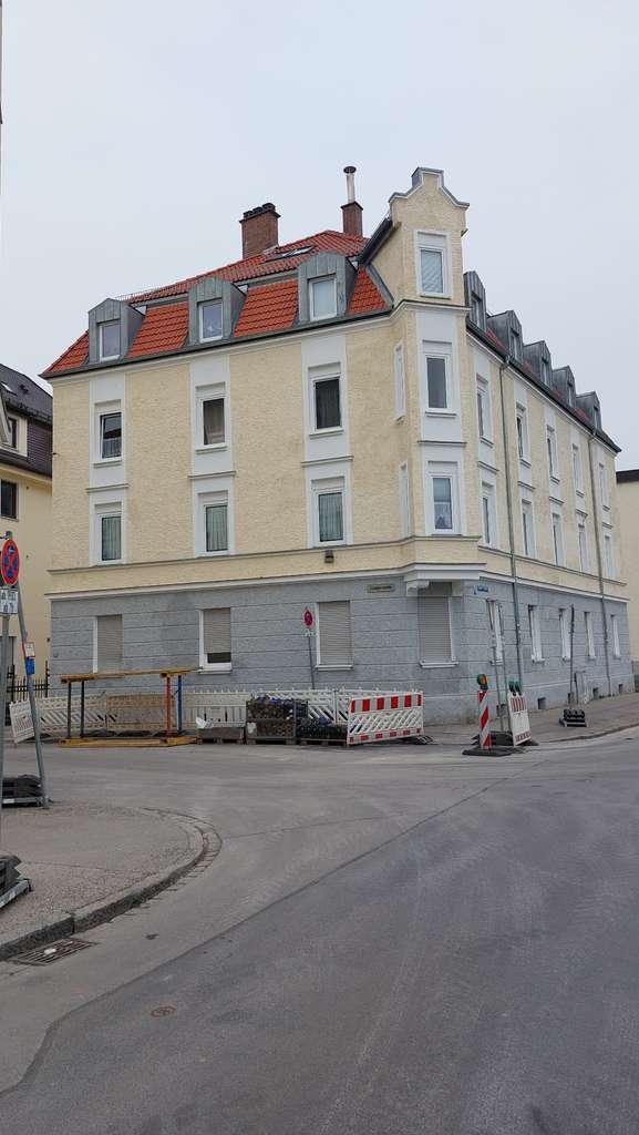 Immobilie in Augsburg - 1-Zimmer Wohnung im EG mit kleinem Stellplatz in Augsburg-Oberhausen - Bild 1