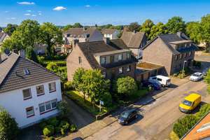 Gepflegtes Mehrfamilienhaus mit Schwimmbad
Inklusive Terasse, Balkonen und 2 Garagen in Bottrop – Die vollständige Adresse der Immobilie erhältst du vom Anbieter., 46242 Fuhlenbrock, Bottrop – Vorschaubild 2