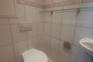 Traumvilla mit Aussicht! Großzügige EG-Wohnung mit Terrasse und Stellplatz – Unterhölterfelder Straße 12, 42857 Hölterfeld, Remscheid – Vorschaubild 12