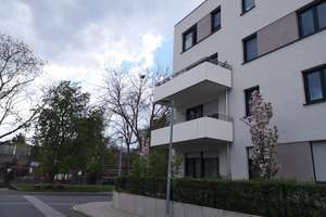 moderne 3 Zimmer Wohnung - ruhig gelegen mit Aufzug und Balkon ( incl. Autoabstellplatz)