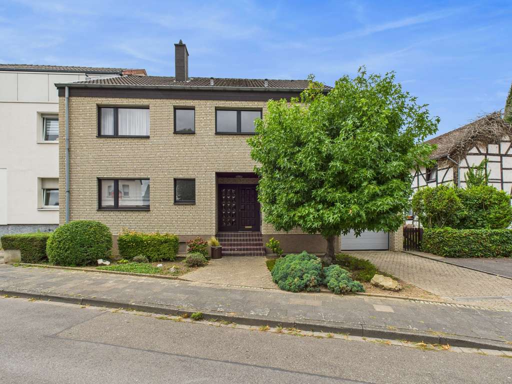 Einfamilienhaus in hervorragender Lage mit Garage und schönem Garten!