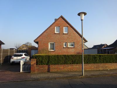 Gepflegtes Einfamilienhaus mit Garten, Keller und Garage – perfekt für Familien